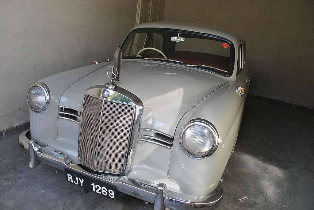 Mercedes_Benz_in_Vintage_&_Classic_Car_Collection_Museum,_Udaipur
